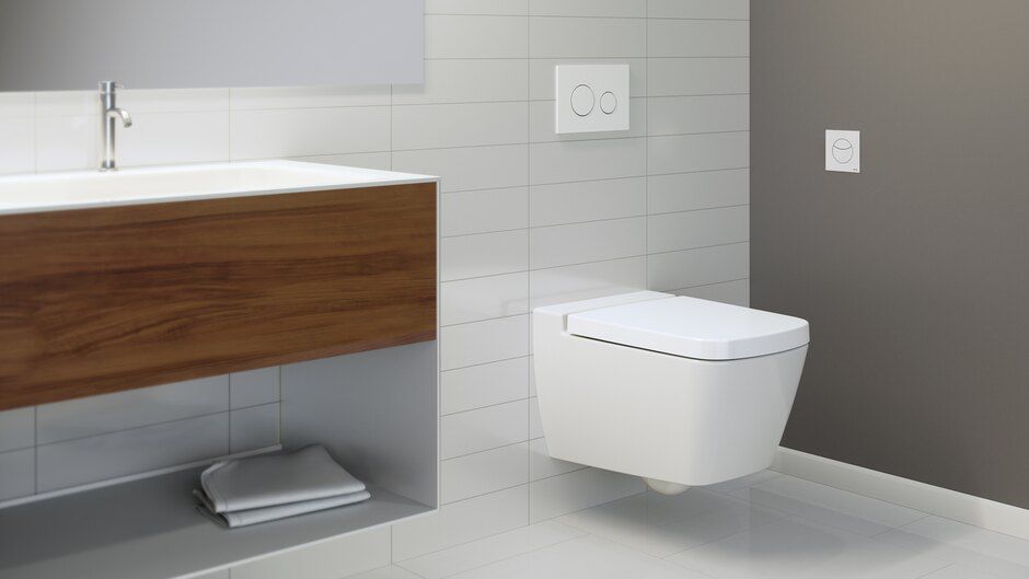 Ein Badezimmer mit einem WC im Fokus.