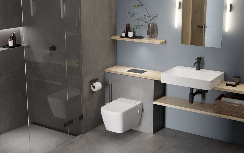 Ein modernes Badezimmer mit einer Dusche, einem WC, einem beleuchteten Spiegel und einem Waschbecken.